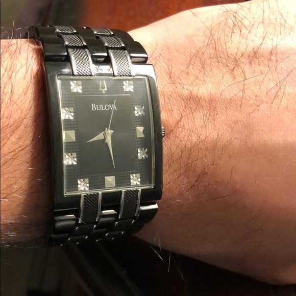 Black bulova watch two tone - Picture 3 of 3